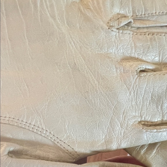 Vintage Sophisticated White Leather Gloves - Picture 11 of 14